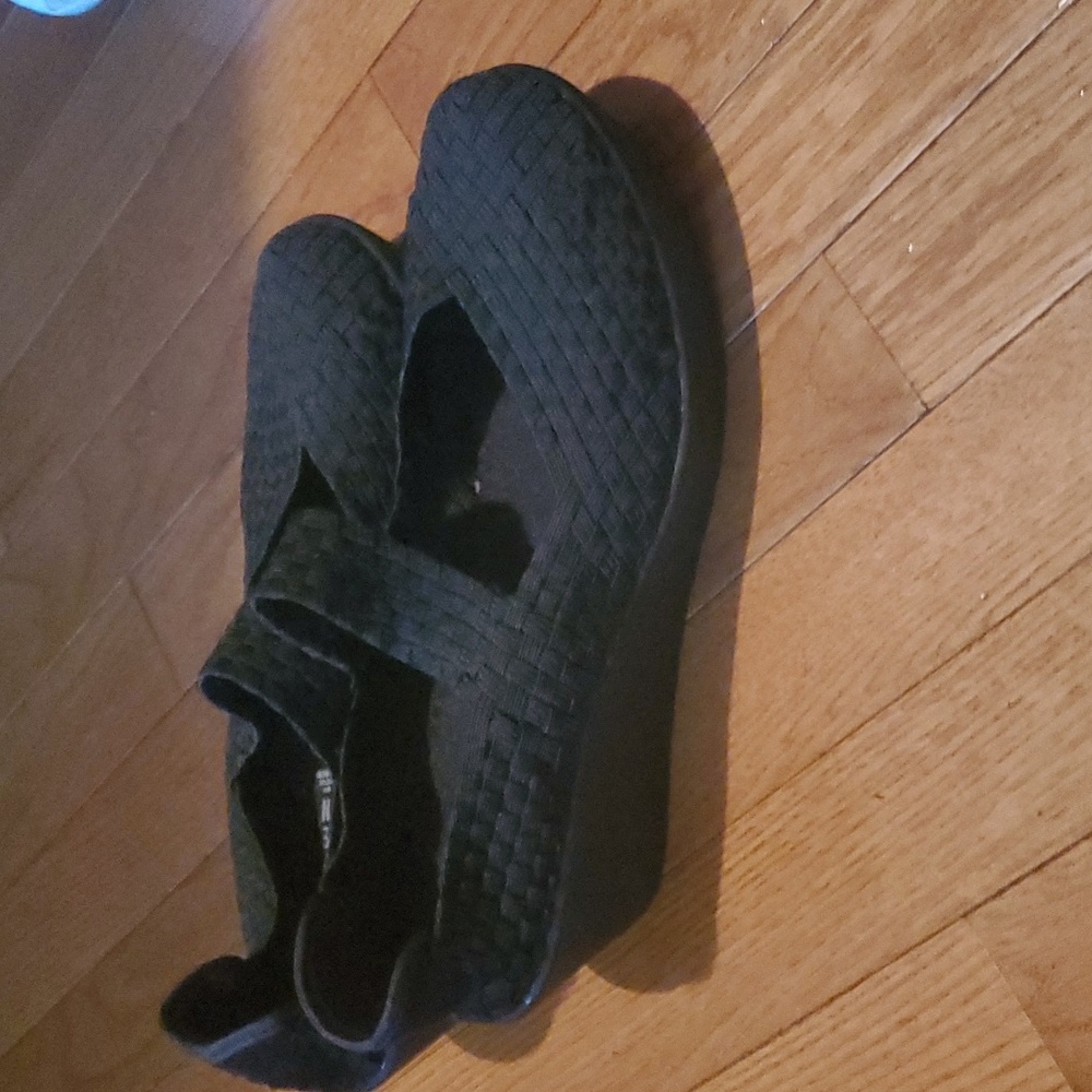 Black wedge shoes